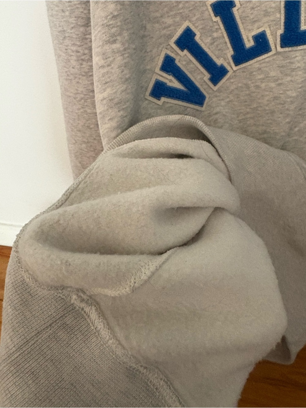 Abercrombie & Fitch West Village Crewneck - Picture 5 of 8